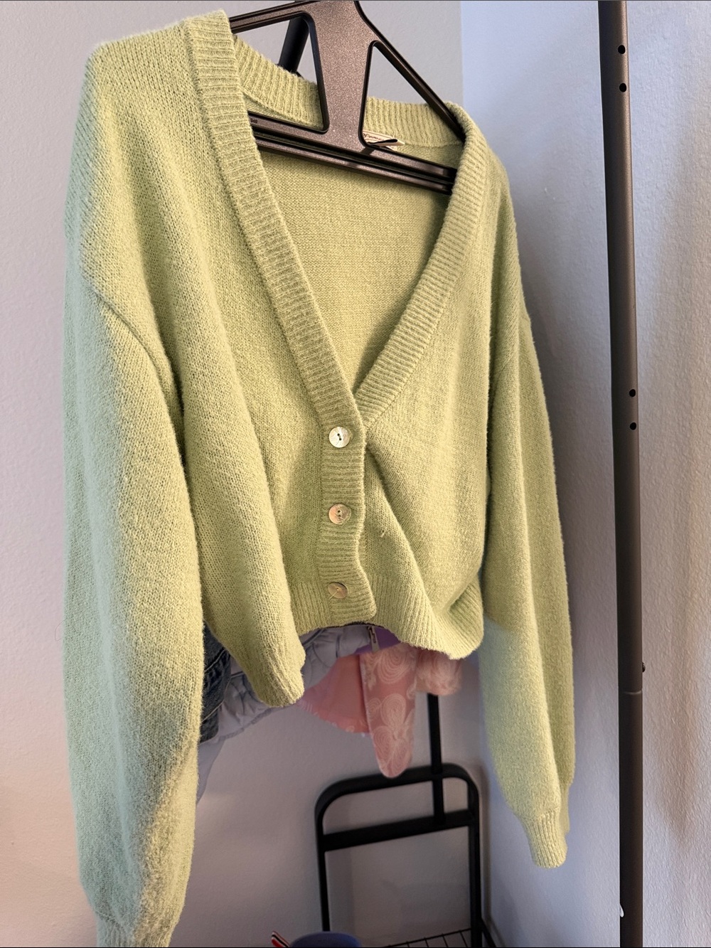 BCBGeneration Light Green Cropped V-Neck Button Cardigan